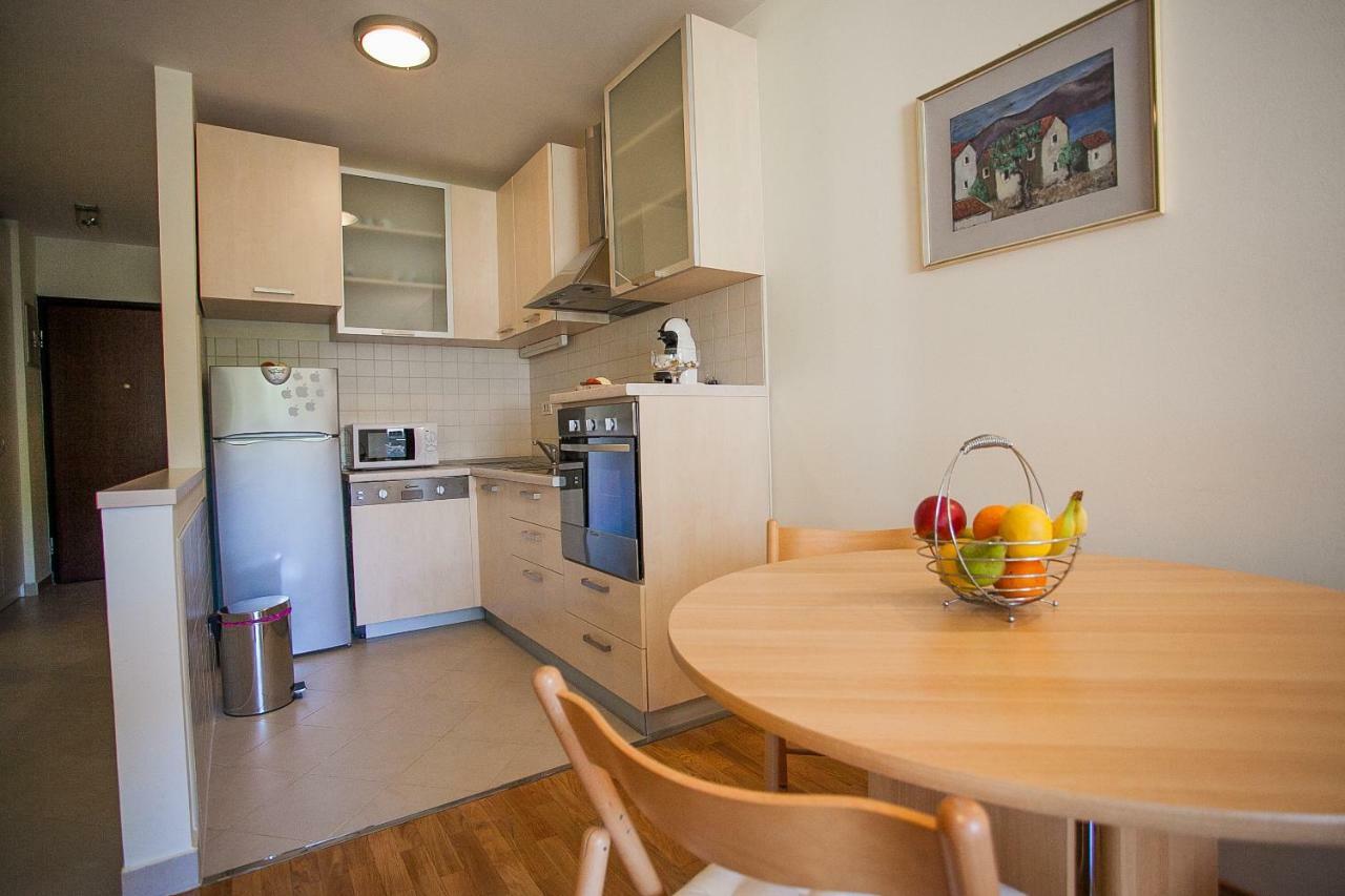 Beachfront Split Apartment Exterior photo