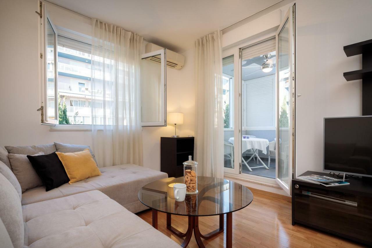Beachfront Split Apartment Exterior photo