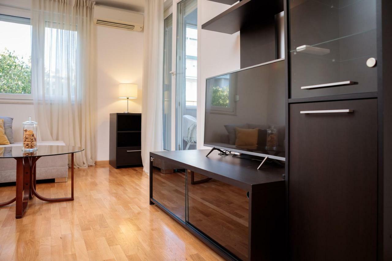 Beachfront Split Apartment Exterior photo